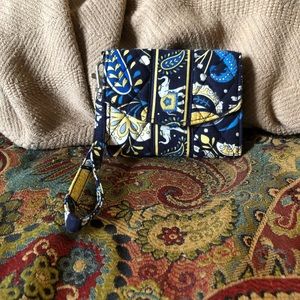 Discontinued Vera Bradley Wristlet in Ellie Blue